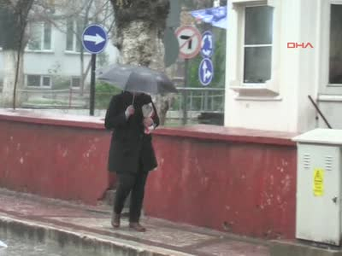Edirne\'de Yağmur Hayatı Olumsuz Etkiledi