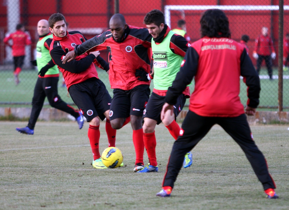 Gençlerbirliği'nde Kardemir D.ç Karabükspor Maçı Hazırlıkları Sürüyor