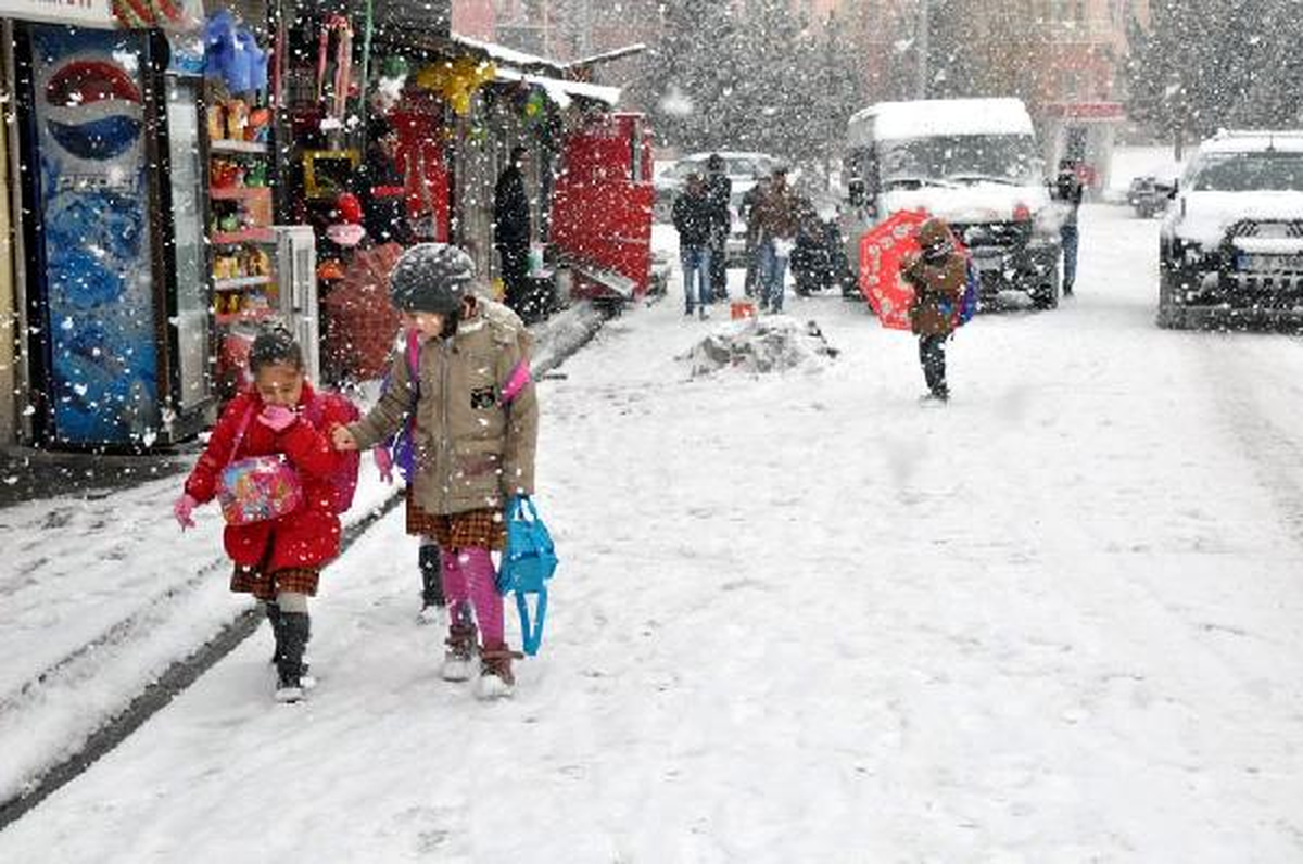 Hakkari\'de Yoğun Kar Yağışı