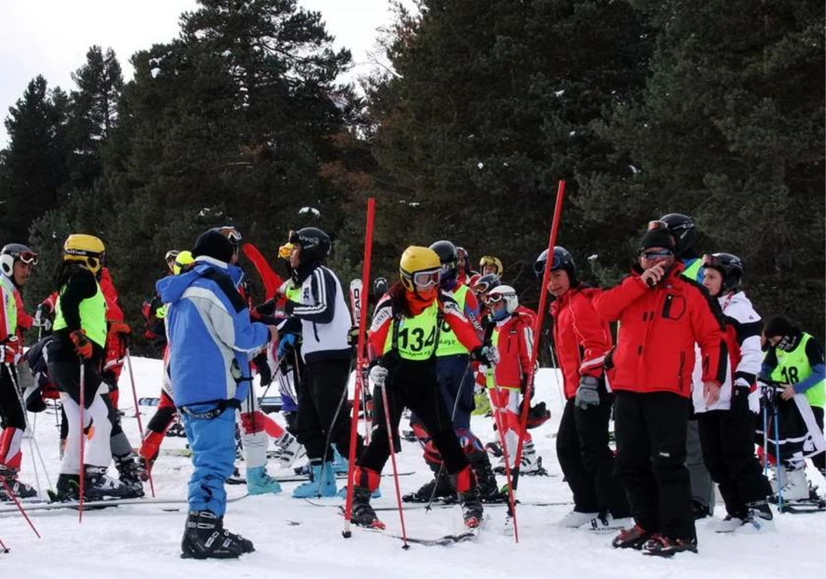 Kayak ve Snowboard Yarışmaları Tamamlandı