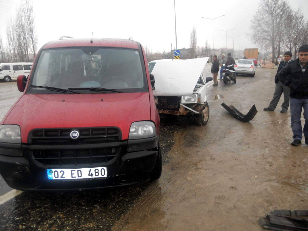 Malatya-Adıyaman Karayolunda Trafik Kazası: 5 Yaralı