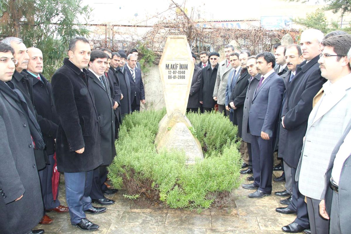Mehmet Akif İnan Mezarı Başında Anıldı