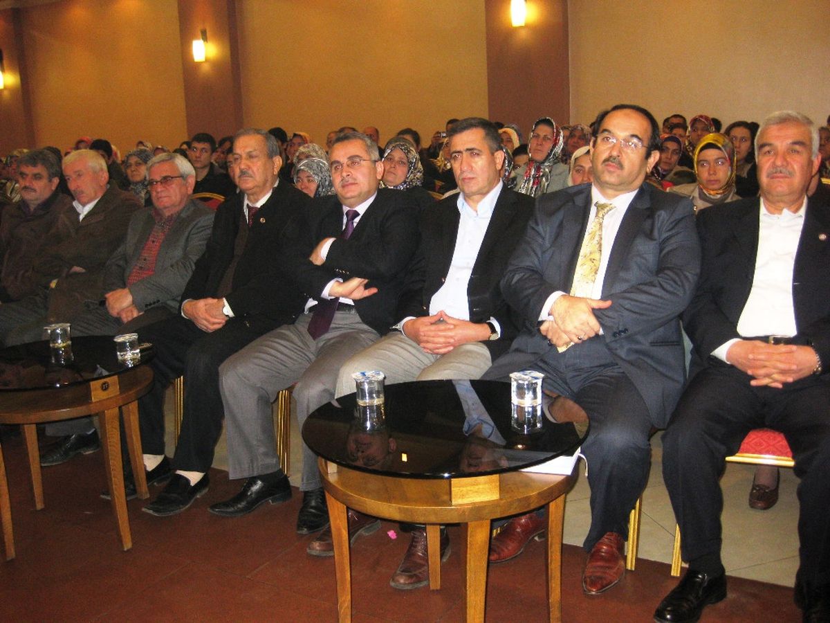 Ödemiş Müftülüğü'nden Vatandaşlara Yönelik 'İnsan Gelişimi ve Aile' Konferansı: 'Sabah Seda Sayan, Öğleden Sonra İzdivaç, Akşam Dizi!'
