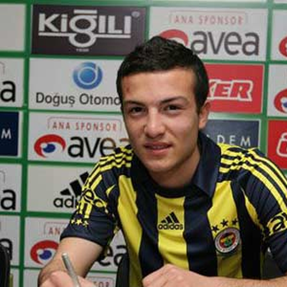 Özgür Çek Fenerbahçe'de