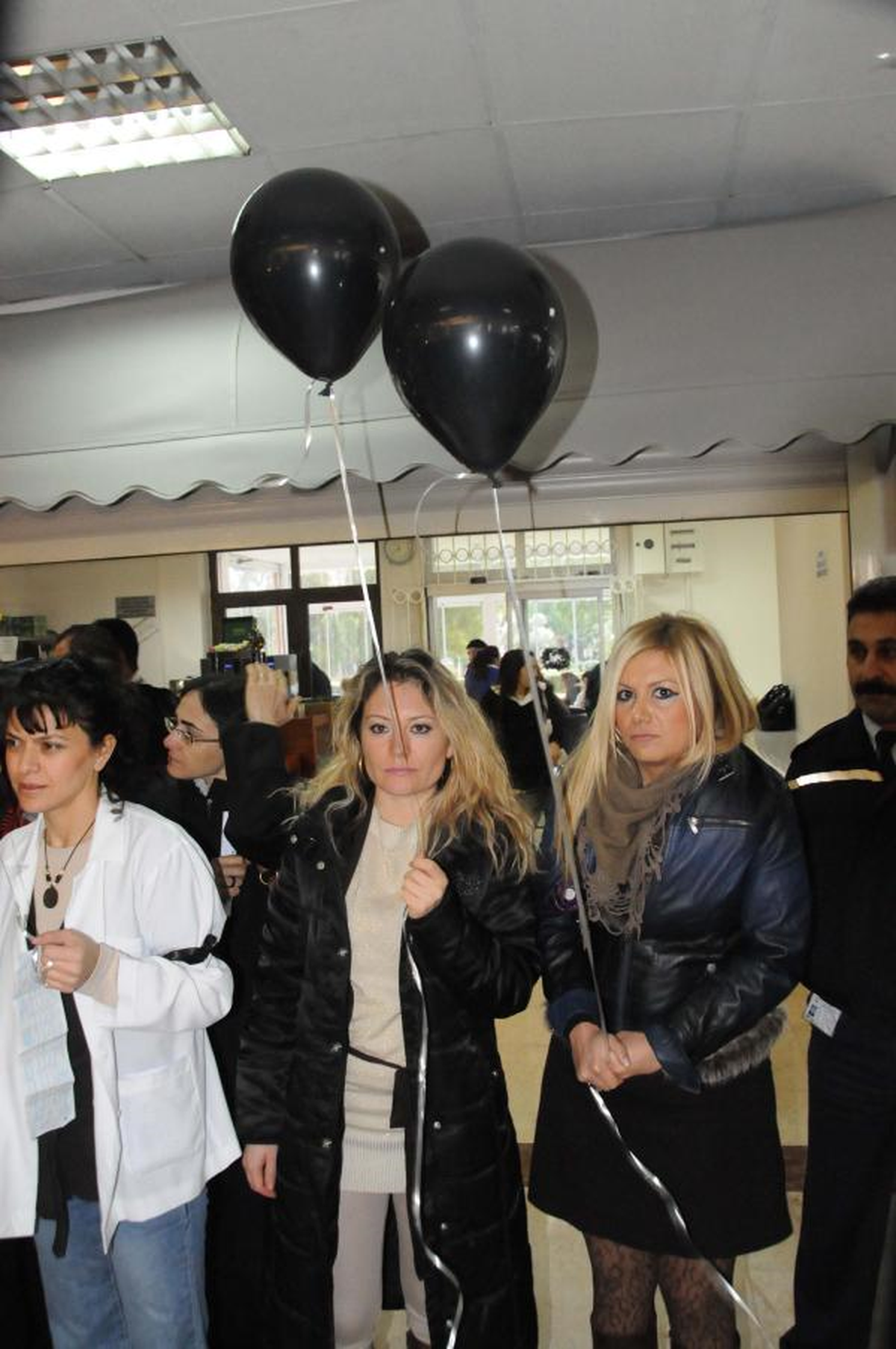 Sağlık Politikalarına Siyah Balonlu Protesto