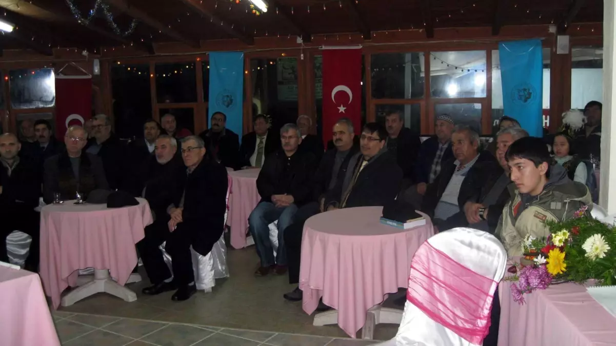 Salihli\'de \'doğu Türkistan ve Özgürlük Mücadelesi\' Konulu Konferans