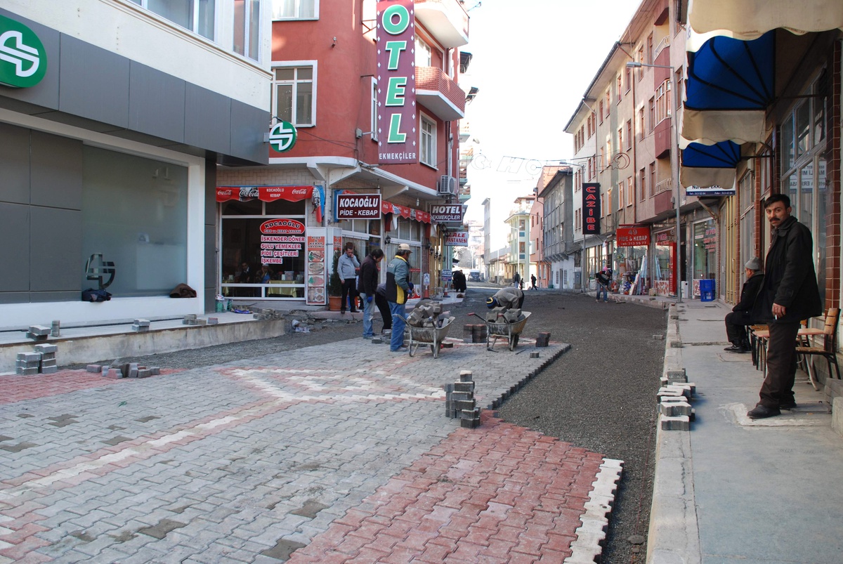 Tosya Sokakları Renkli Parke Taşlarıyla Süsleniyor