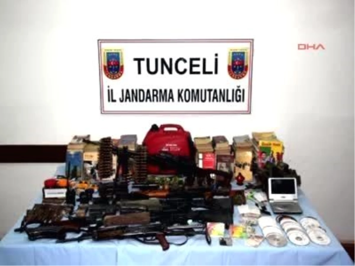 Tunceli\'de PKK Sığınağında 300 Kitaplık Kütüphane