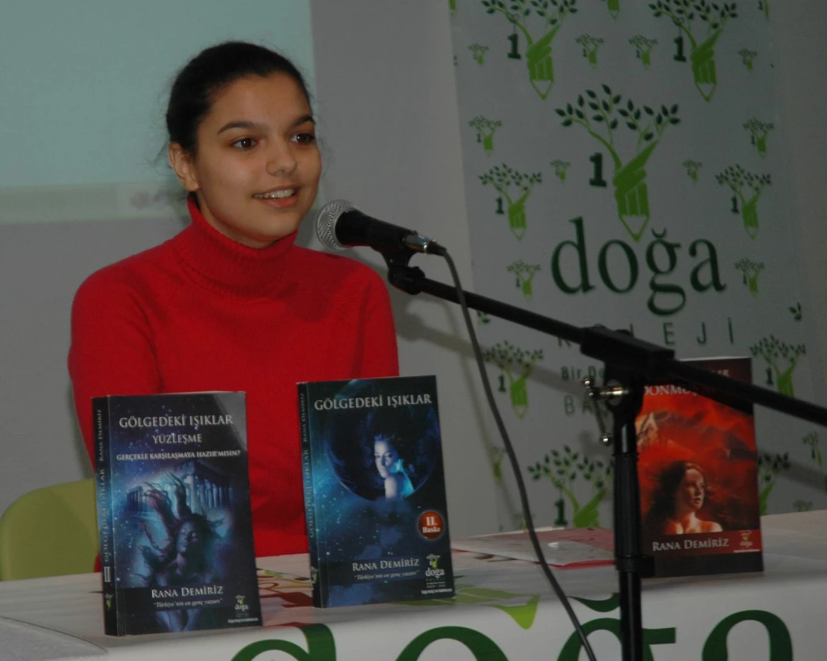 Türkiye\'nin En Genç Yazarı Manisa\'da Konferans Verdi