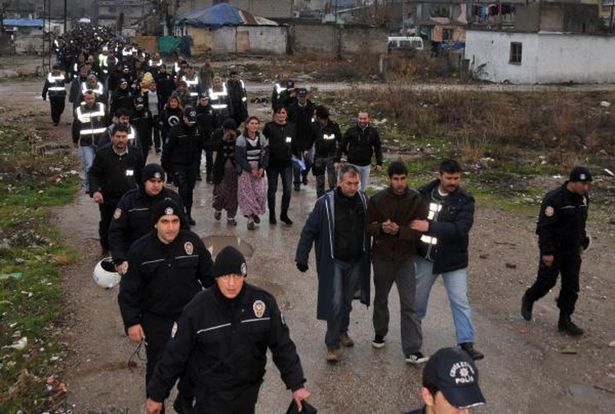 Adana\'da Uyuşturucu Satıcılarına Operasyon; 60 Gözaltı