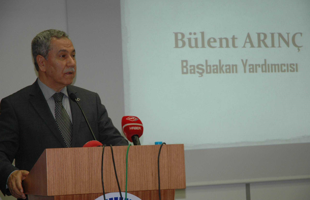 Arınç, Manisa'da Diyanet Eğitim Merkezi Açılışına Katıldı