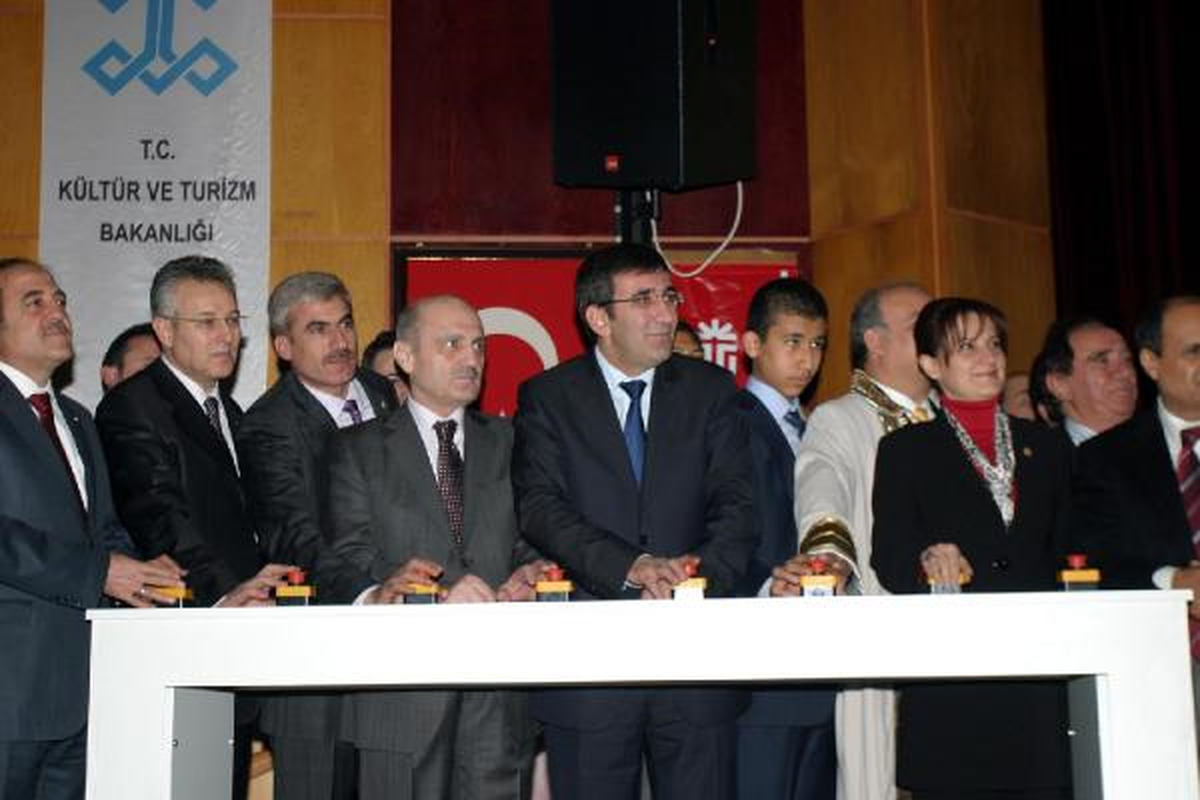 Bakan Bayraktar, Tuncelilerden 'dersim' Özrü Diledi