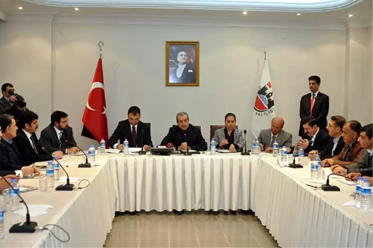 Bakan Eker: Vatandaşa Baskı ve Şiddetle Dükkan Kapattırıyorlar