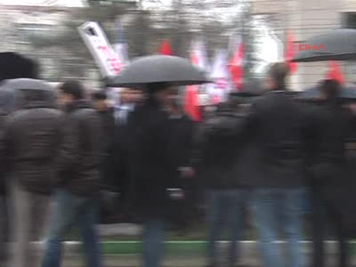 Başbuğ'un Tutuklanmasını Orduevi Önünde Protesto Ettiler