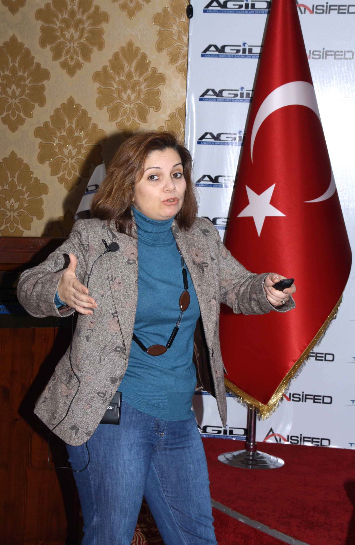 "Çalışan Kadın ve Stresle Baş Etme" Yolları Konferansı