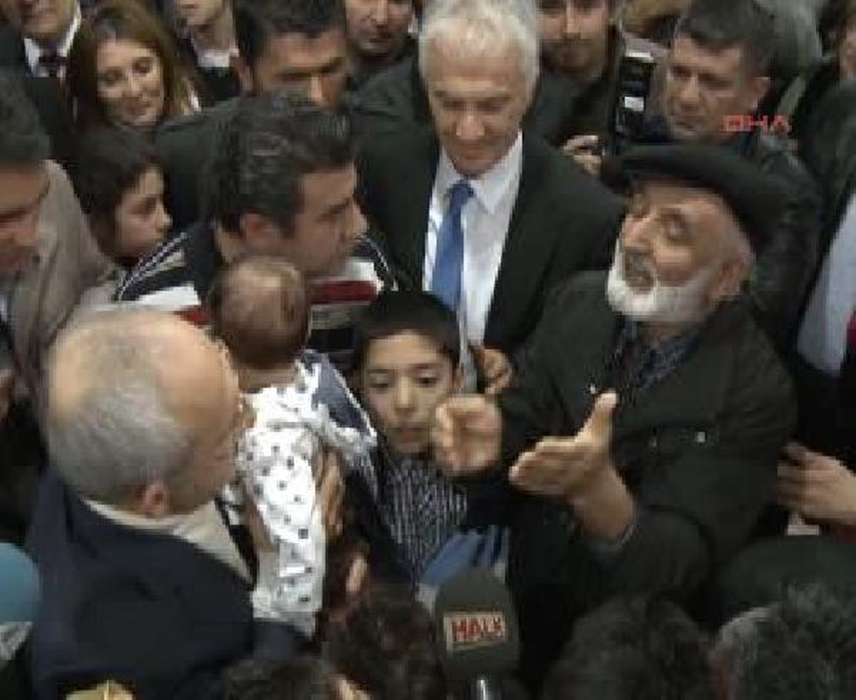 CHP Lideri Kılıçdaroğlu, 'vanlı Depremzedeleri' Ziyaret Etti