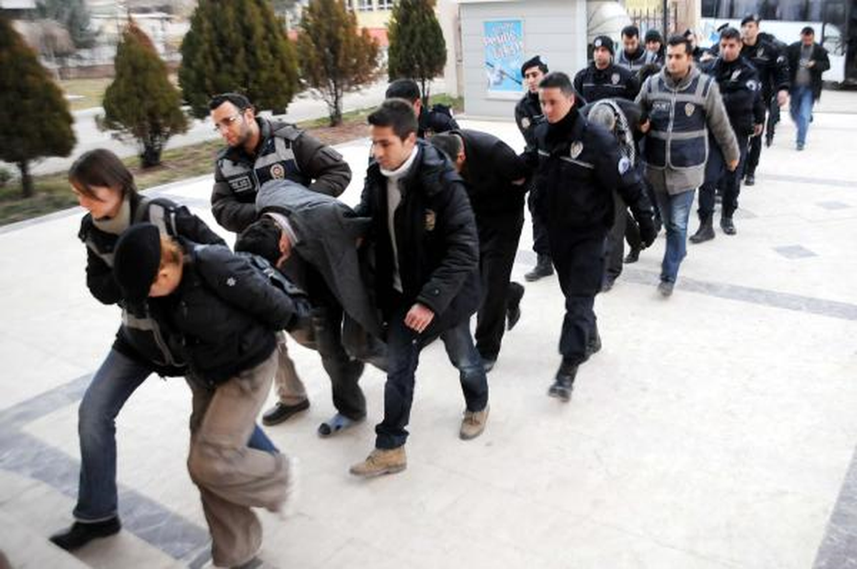 Hırsız Operasyonuna Giden Polis Tecavüz Çetesini Çökertti