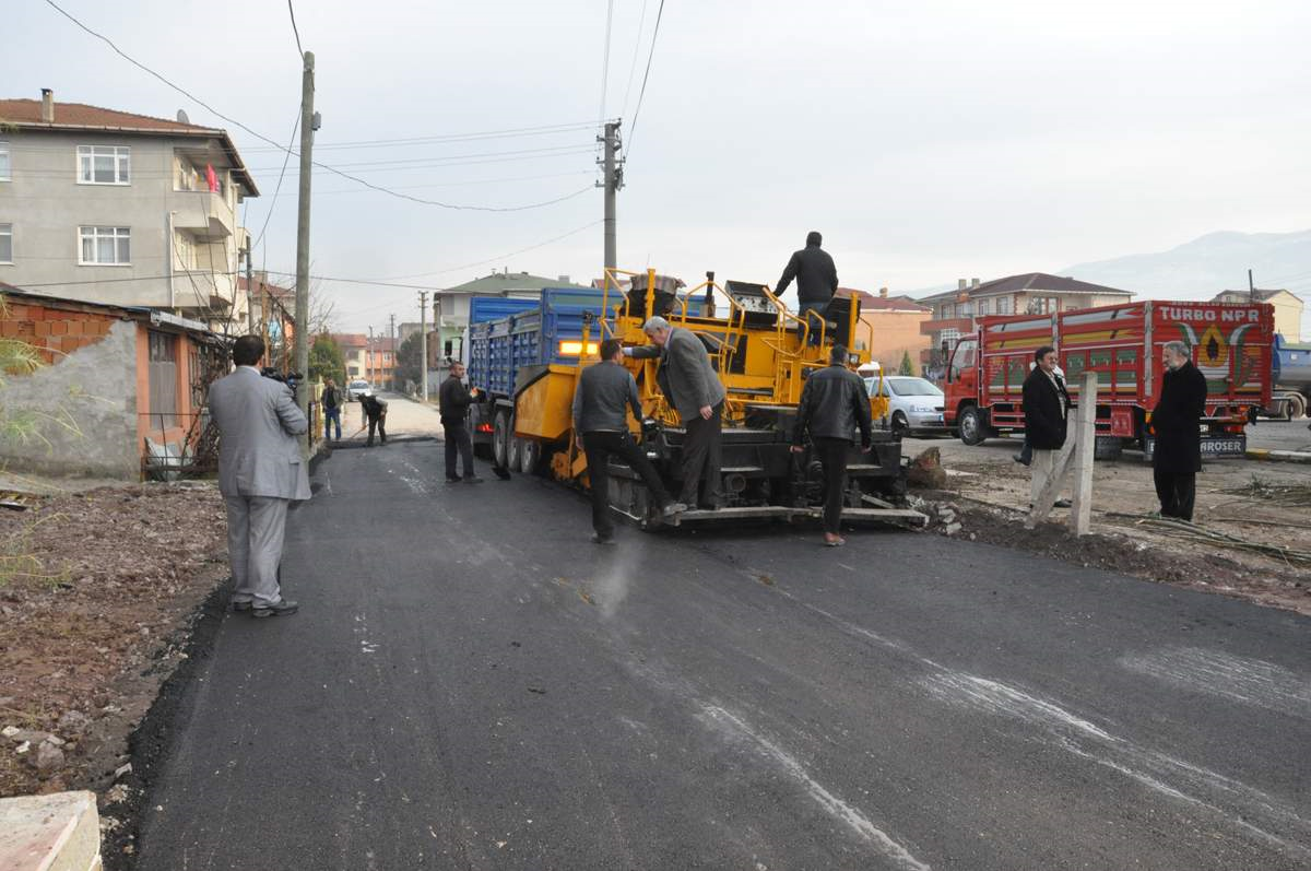 Kartepe'de Asfaltlama Çalışmaları Devam Ediyor