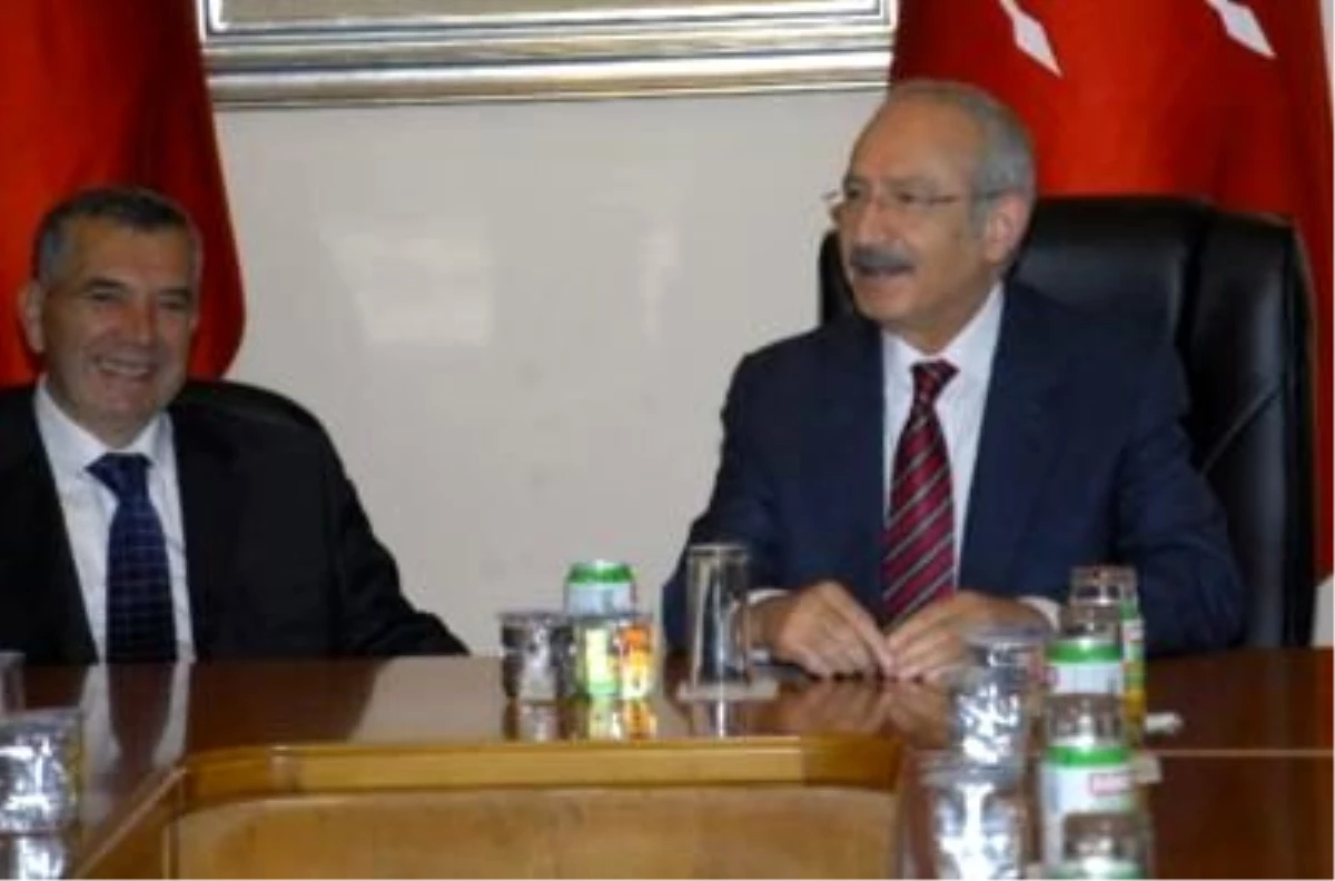 Kılıçdaroğlu, KKTC Meclis Başkanı Bozer ile Görüşüyor