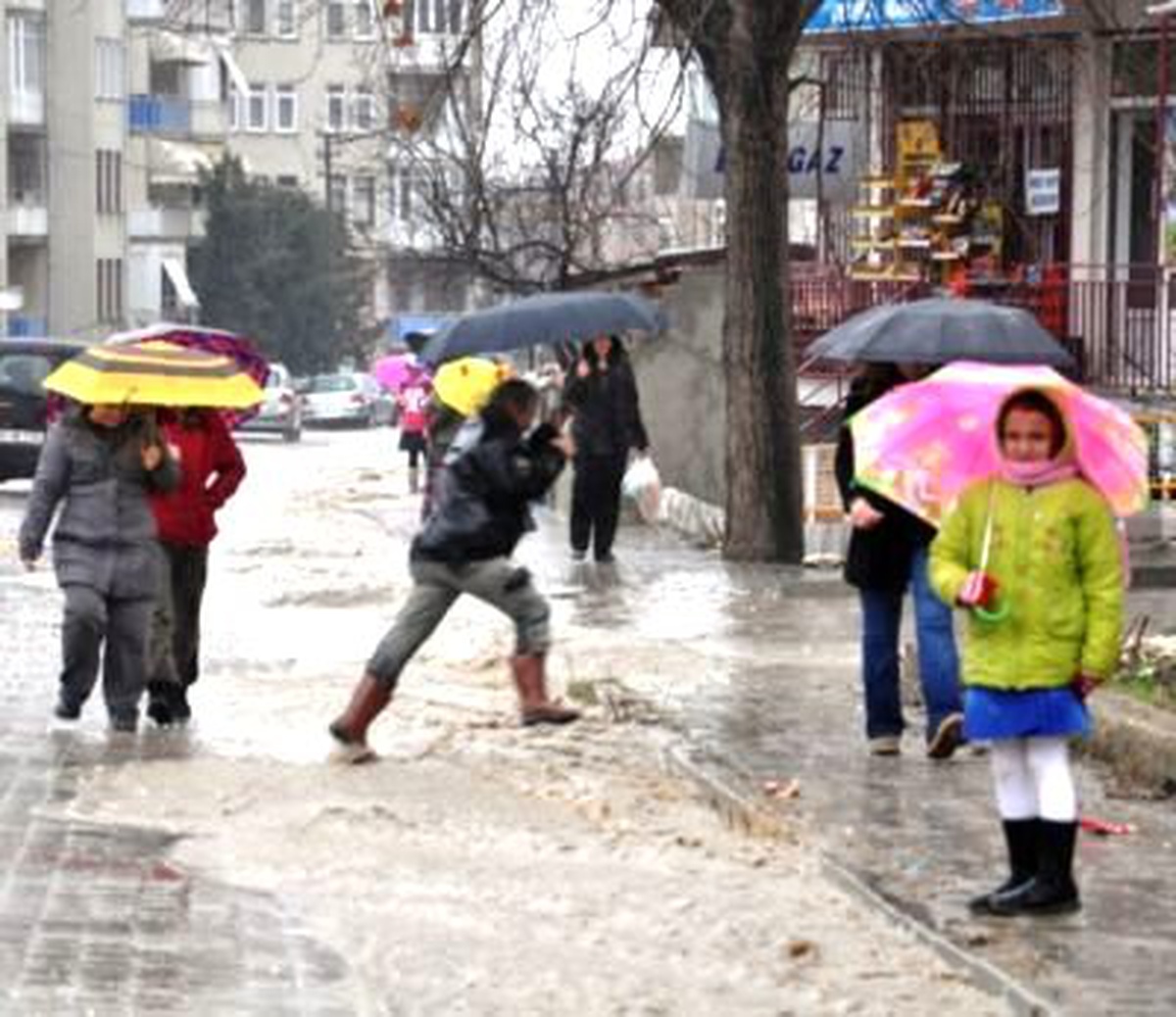Meteorolojiden Kuvvetli Yağış Uyarısı