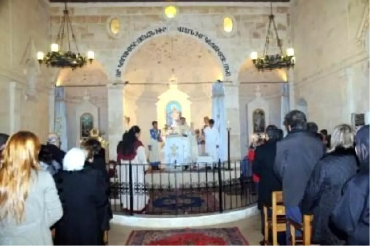 Ortodoks Hristiyanlar Noel Bayramı\'nı Kutluyor