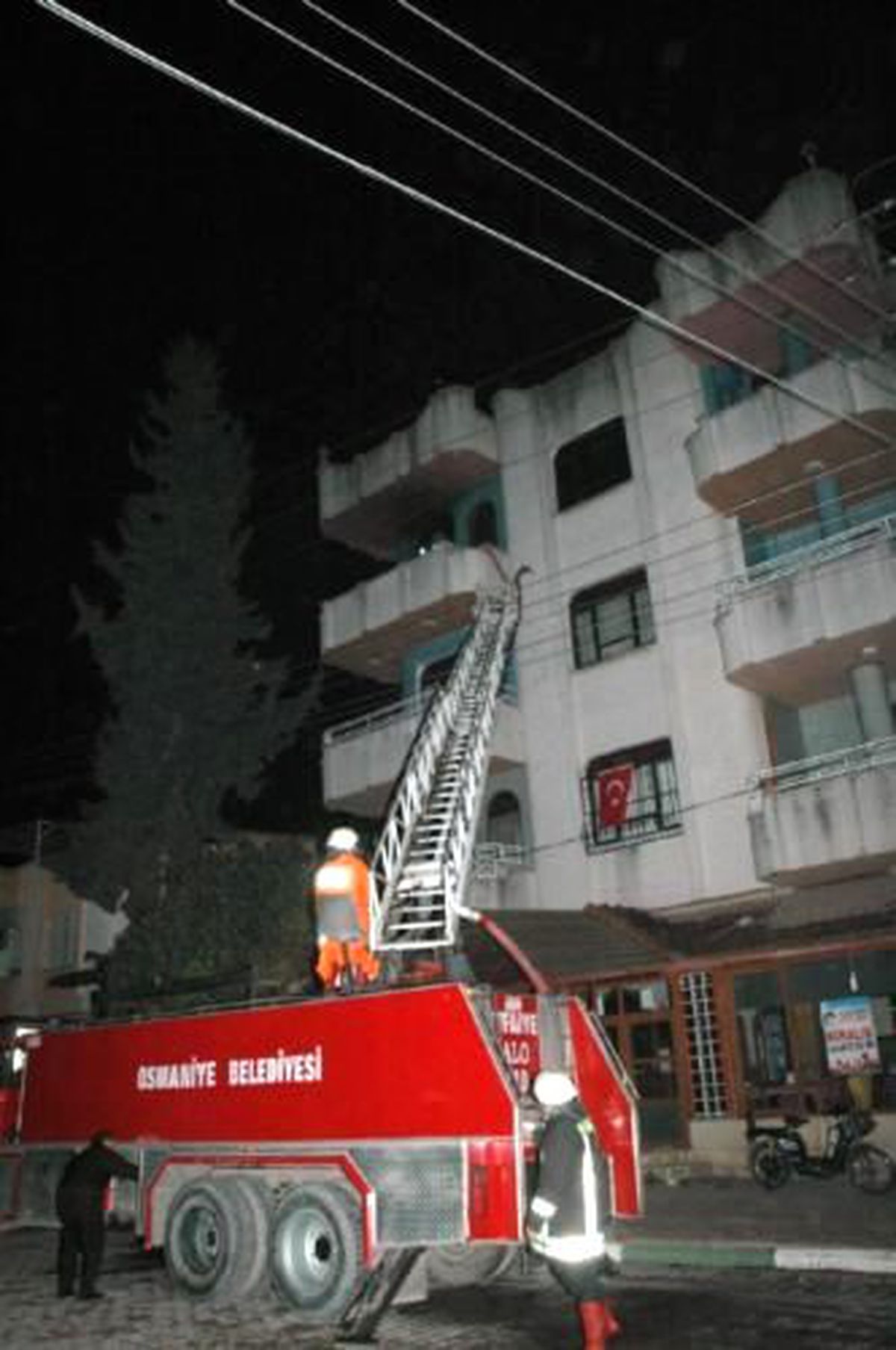 Osmaniye\'de 4 Katlı Apartmanda Yangın