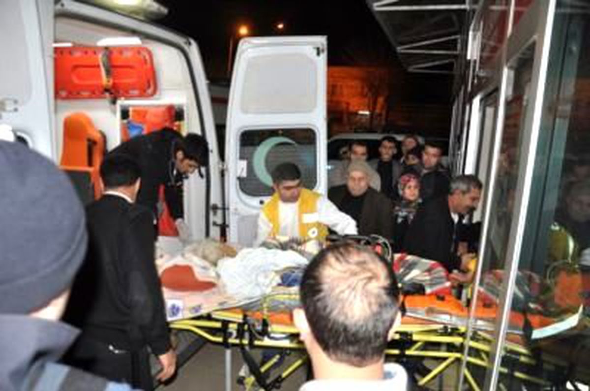 Siirt\'te Otomobile Silahlı Saldırı: 4 Yaralı