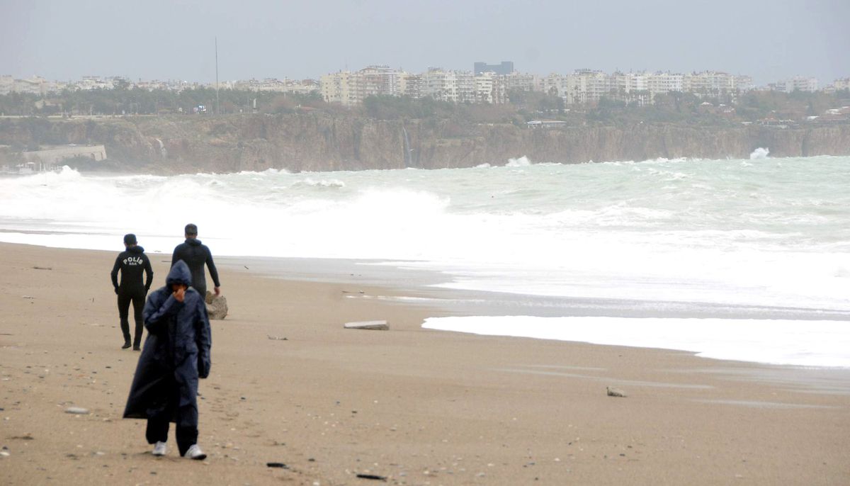 Denize Giren Çift Kayboldu