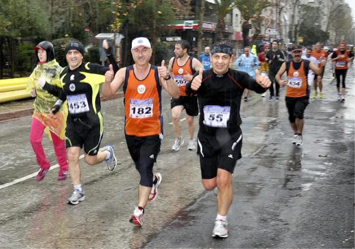 5 Ocak Uluslararası Adana Kurtuluş Yarı Maratonu Koşuldu