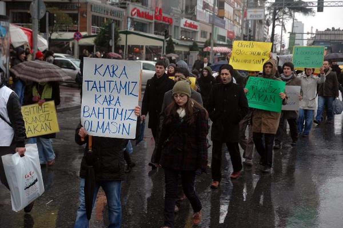 Atanamayan Öğretmenler, Ak Partiye Yürüdü
