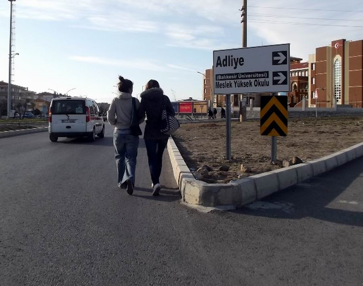 Ayvalık Adliye Kavşağı\'nda Yeni Düzenleme