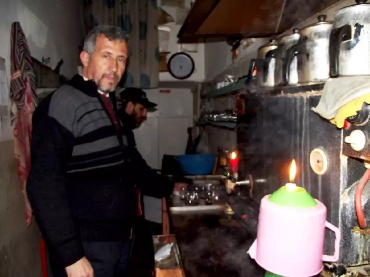 Ayvalık\'ta Elektrik Kesintisi Hayatı Felç Etti