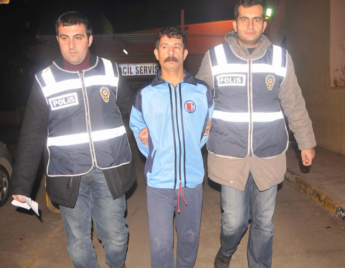 Bebek 12 Yıldır Kaçan Katil Zanlısını Yakalattı