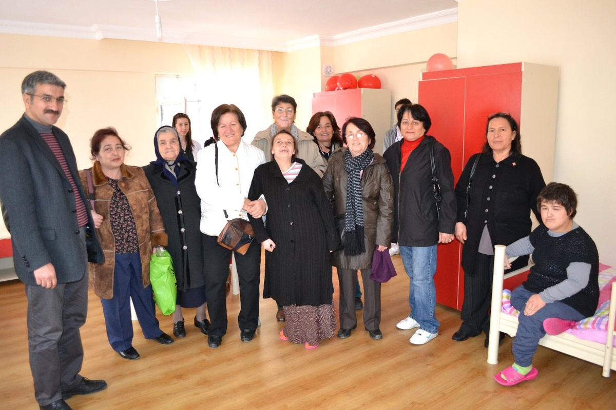 CHP Kadın Kollarından Kuzey Bakım Merkezine Ziyaret