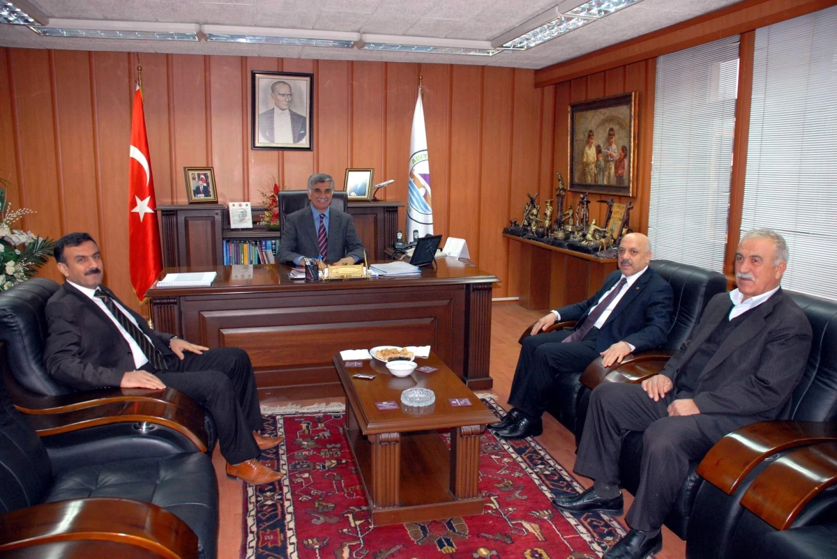 Hak-İş Genel Başkanı Arslan, Başkan Büyükaslan\'ı Ziyaret Etti