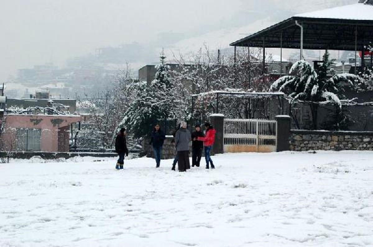 Kar Yağışı, Tag Otoyolunu Ulaşıma Kapattı