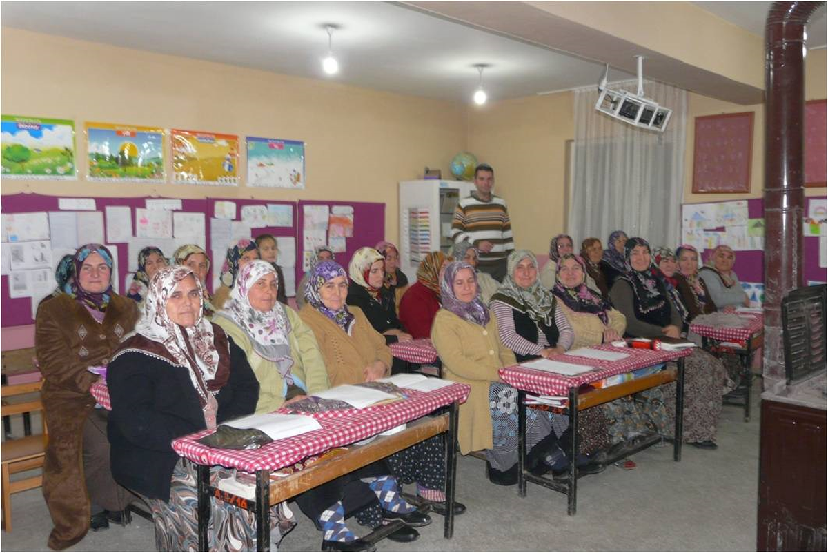 Karasu\'da Çiftçi Toplantıları Hız Kesmeden Devam Ediyor