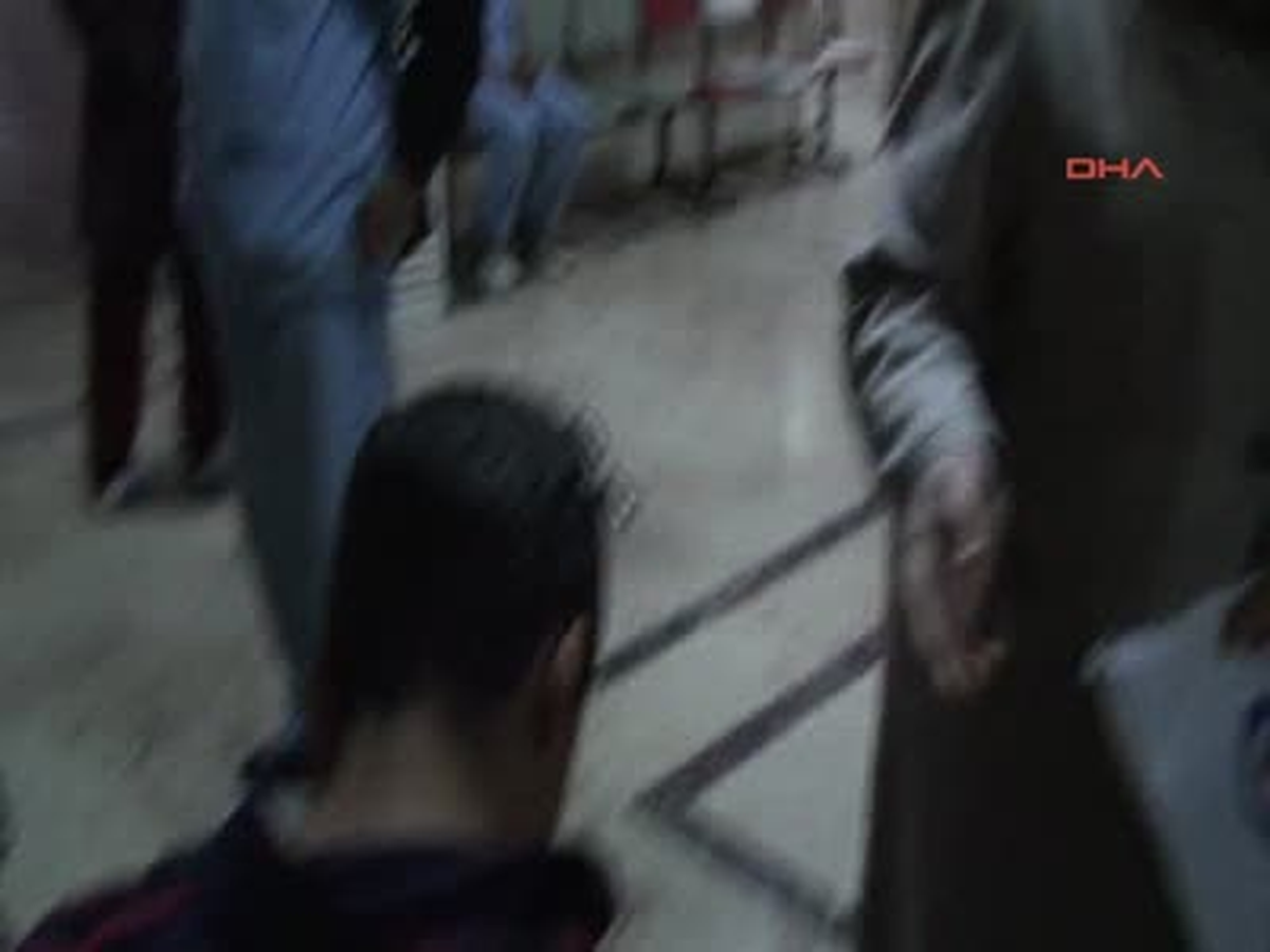 Kardeşiyle Şakalaşırken Başına Makas Saplandı