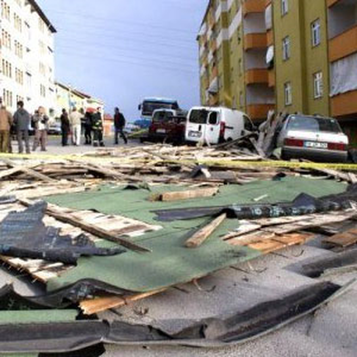 Kayseri\'de Fırtına Çatıları Uçurdu