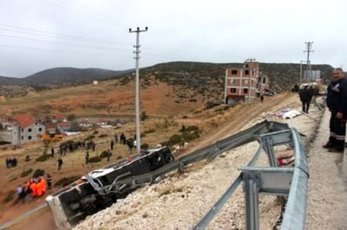 Keşansporlu Futbolcular Trafik Kazası Geçirdi: 2 Ölü, 22 Yaralı (4)