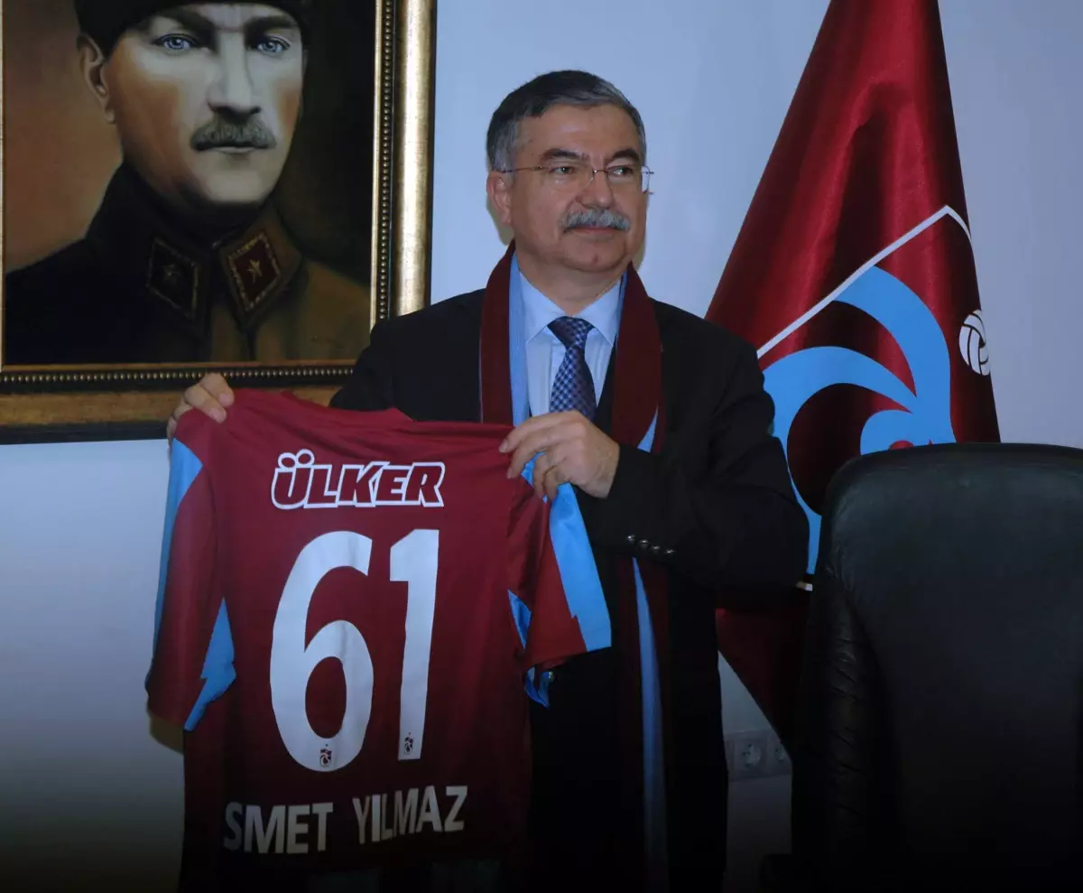 Milli Savunma Bakanı İsmet Yılmaz\'dan Trabzonspor\'a Ziyaret