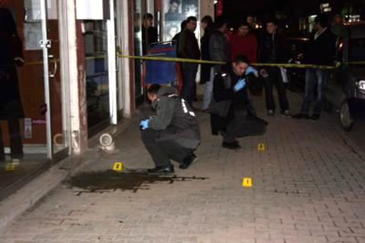 Sivas\'ta Silahlı Kavga: 1 Yaralı