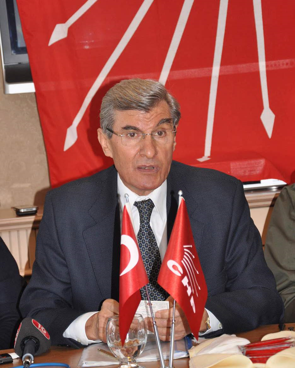 Turhan Tayan: '12 Yıllık Zorunlu Eğitim Yutturmacadır'