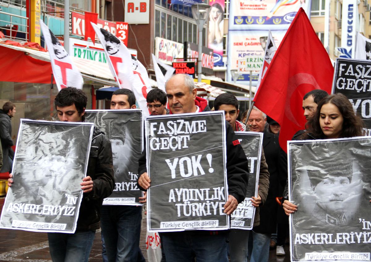 Türkiye Gençlik Birliği'nden Başbuğ'a Destek Eylemi