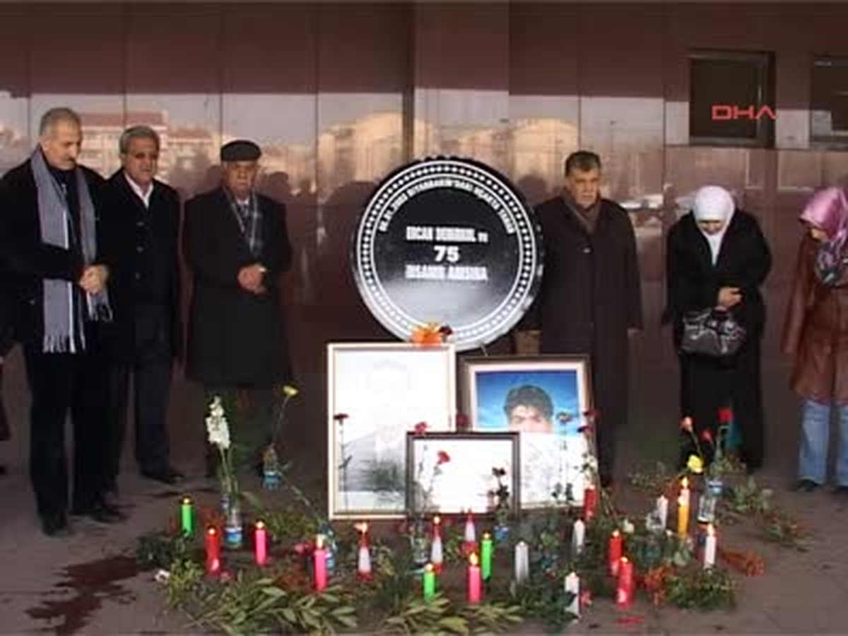 Uçak Kazasında Hayatını Kaybedenler Anıldı