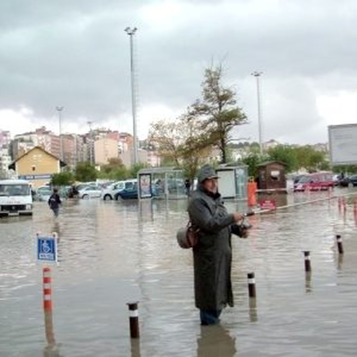 Yağış Bandırma\'da Hayatı Olumsuz Etkiledi