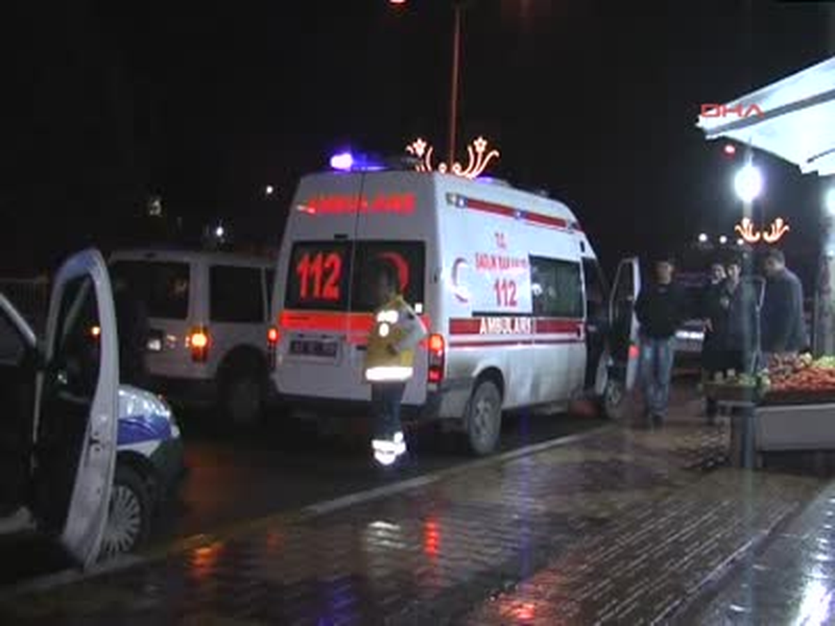 Alkol Alıp Bileklerini Kesti