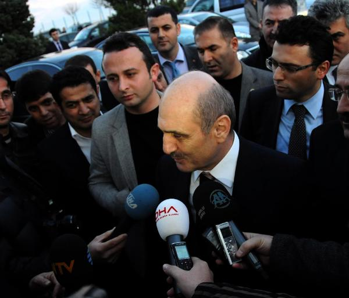 Bakan Bayraktar: Hakkımız Olan Trabzonsporumuzun Kupasını Alması İçin de Çok İnce Ayarlı Bir Çalışma Yapıyoruz (3)