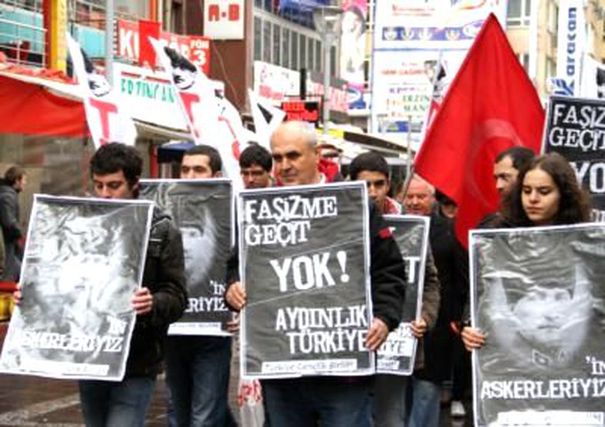 Başbuğ\'un Tutuklanmasına Protesto