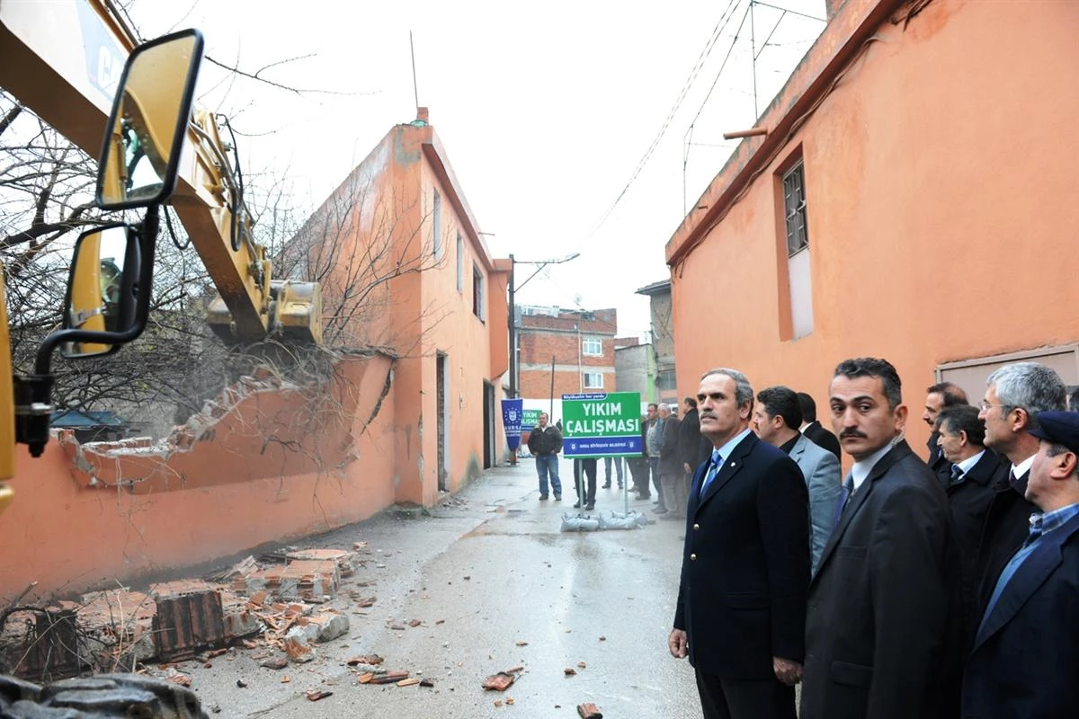 Başkan Altepe: "Bursa\'yı Yıkarak Güzelleştiriyoruz"